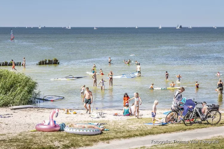 “Bijna de helft van de Nederlanders verwacht hun zomervakantie in 2022 in eigen land door te brengen.”