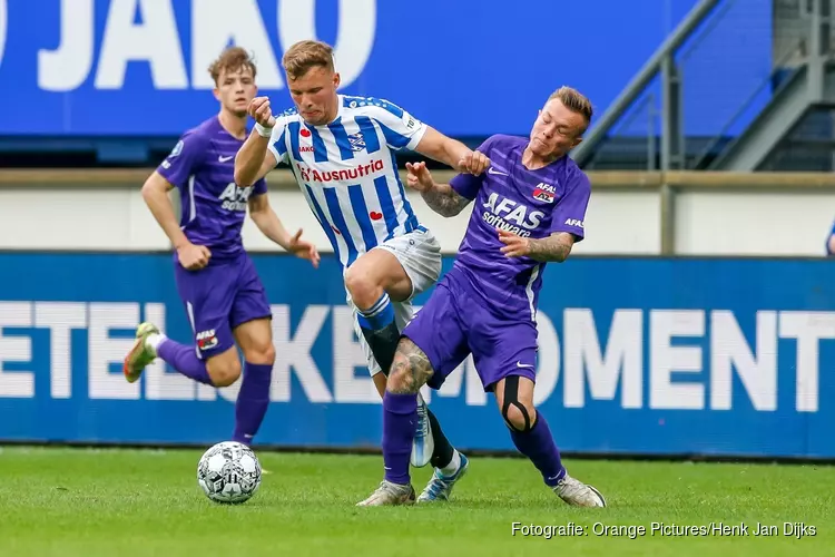 AZ laat zich weer de kaas van het brood eten. Heerenveen op voorsprong in play-offs