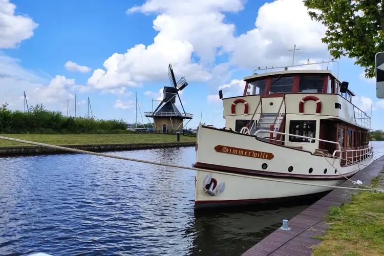 Rondvaartboot  “Simmerwille” blijft behouden voor Joure