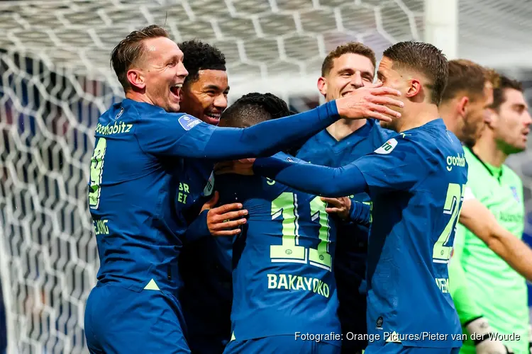 PSV neemt voorschot op titel met monsterzege in Heerenveen