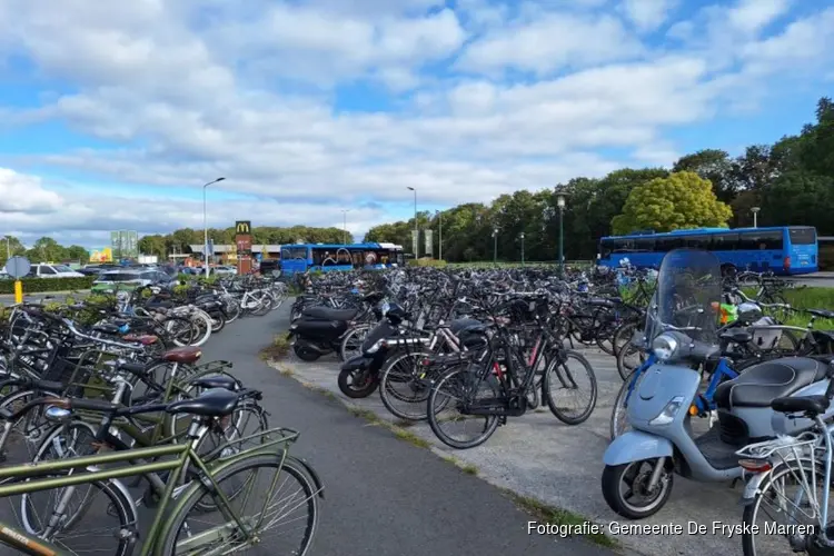 60-tal fietsen gelabeld bij busstation te Lemmer